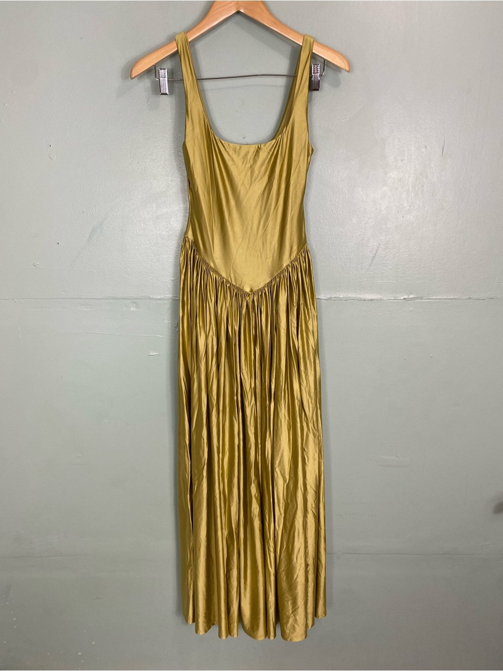 Delfi Collective Oriana Maxi Dress Midi Pleated Gold Olive Metallic Small - Picture 4 of 9